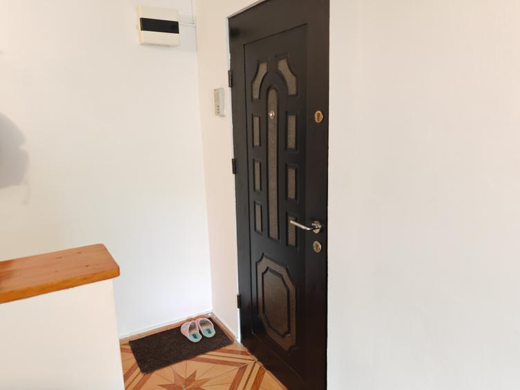 Apartament cu 2 camere decomandat, mobilat în Central