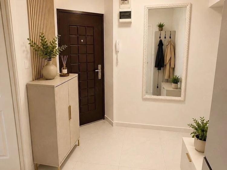Apartament cu 3 camere decomandat în Titan