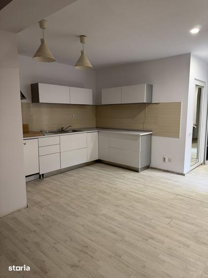 Casă cu 10 camere cu Teren 250 Mp în Crângași