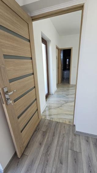 Casă individuală cu 5 camere cu Canalizare în Malu Mare