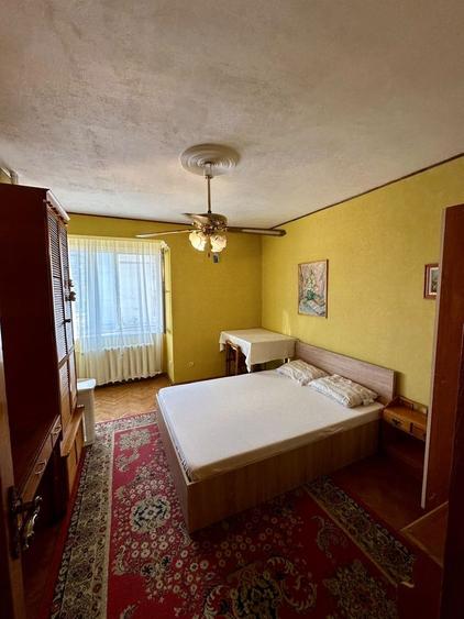 Apartament cu 4 camere decomandat în Central