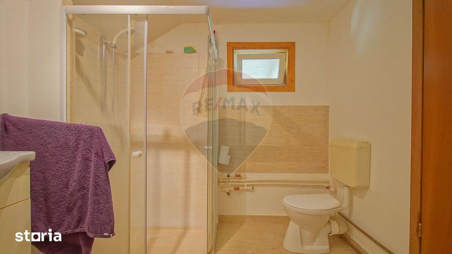 Casă cu 3 camere cu Teren 8100 Mp în Ucea