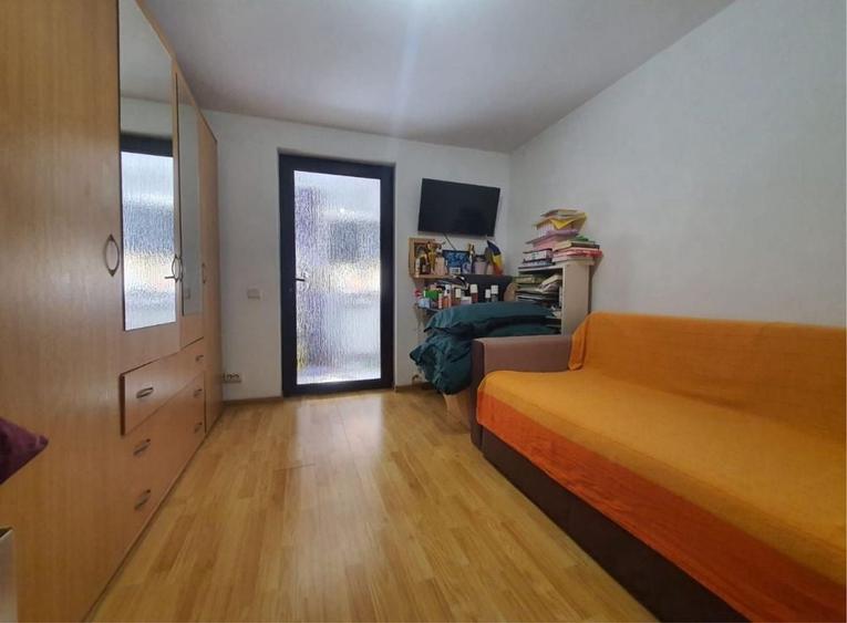 Casă cu 3 camere decomandat în Central