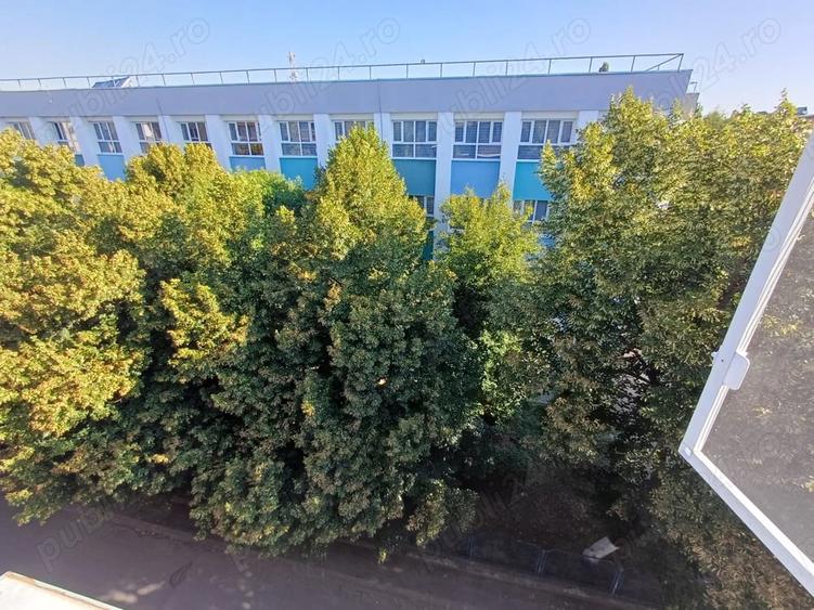 Apartament cu 3 camere decomandat în Tineretului