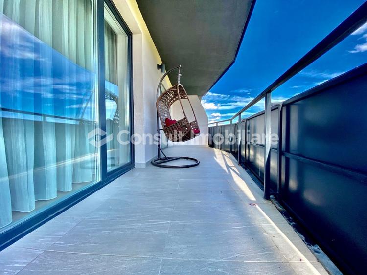 Apartament cu 3 camere semidecomandat, mobilat în Sopor