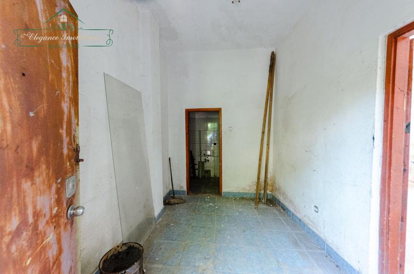Casă individuală cu 2 camere cu Canalizare în Central