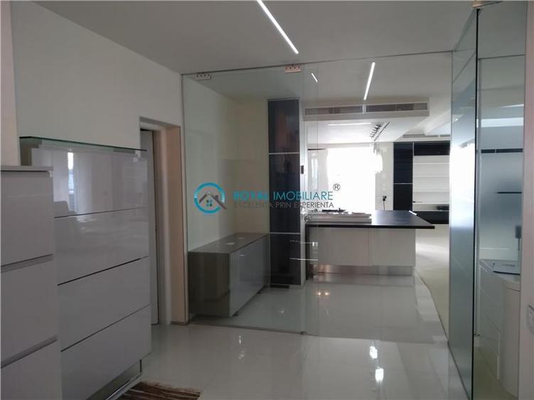 Apartament cu 3 camere decomandat, mobilat în Central