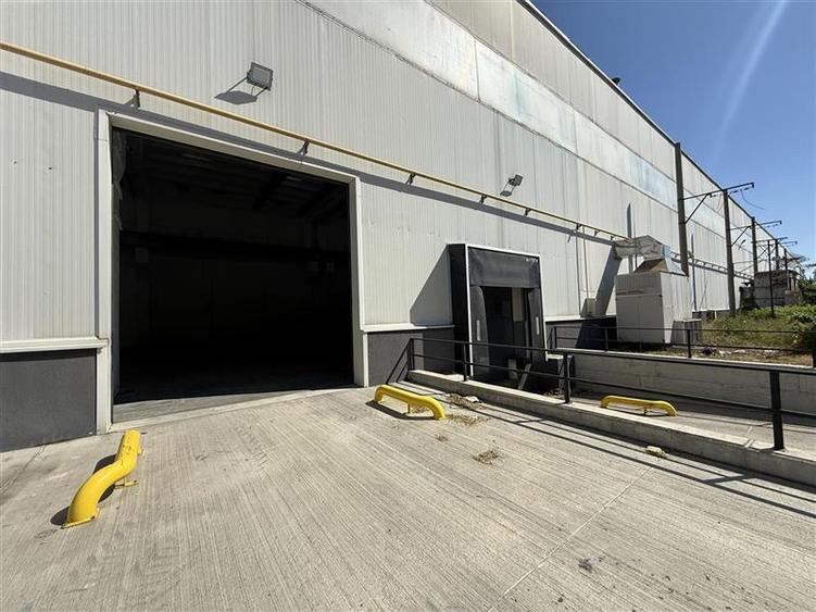 Spațiu industrial, de 880 mp, în Republicii