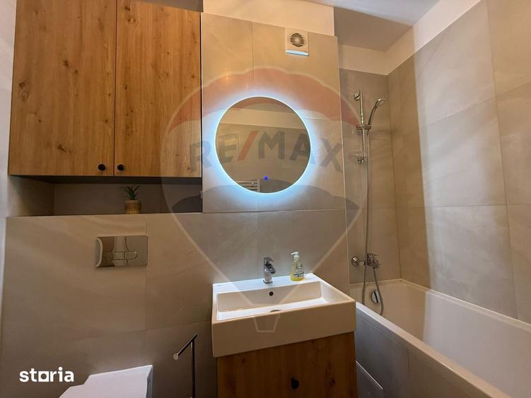Apartament cu 3 camere decomandat în Tractorul