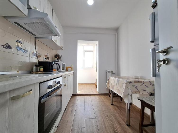 Apartament cu 2 camere decomandat, mobilat în Central