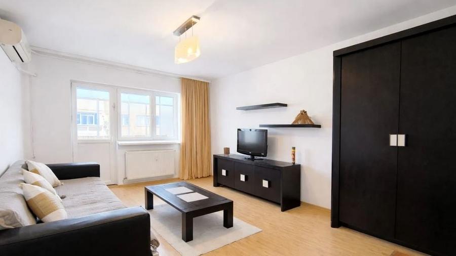 Apartament cu 3 camere semidecomandat, mobilat în Tineretului