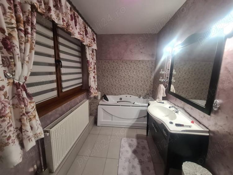 Casă cu 4 camere în Central