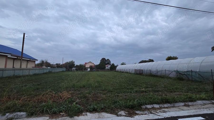 Teren de 1500 mp, în Vânători