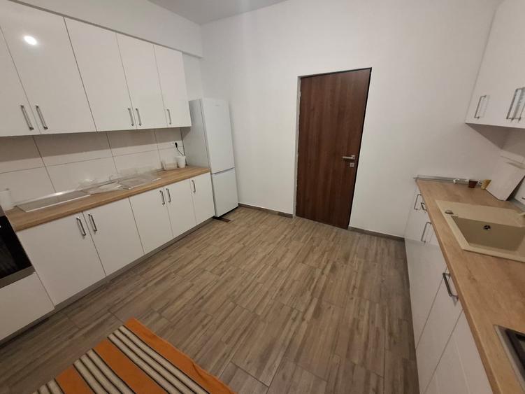 Apartament cu 3 camere decomandat în Boul Roșu