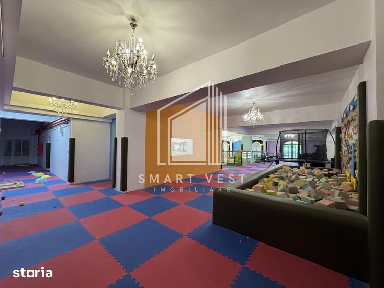 Spațiu comercial, de 800 mp, în Micro 16
