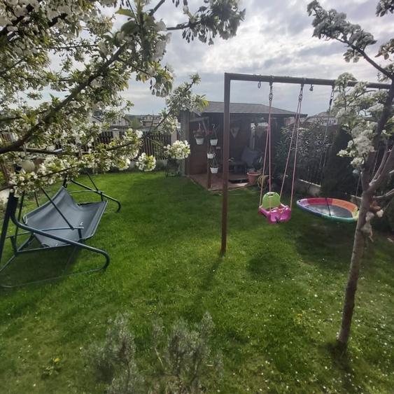 Duplex cu 5 camere cu Canalizare în Roșu