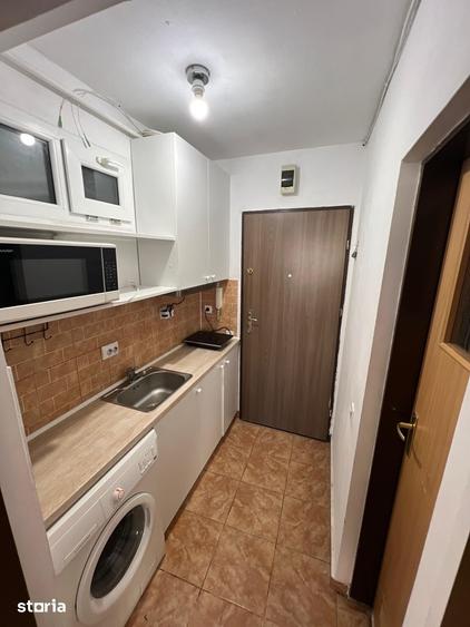 Garsonieră decomandată, mobilată în Între Lacuri