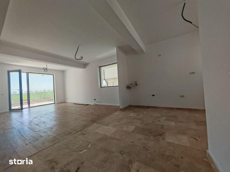Casă cu 4 camere cu Teren 310 Mp în Tunari