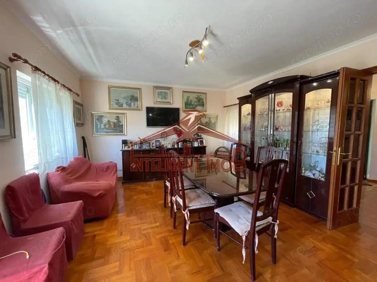 Casă cu 5 camere cu Teren 900 Mp în Hurez