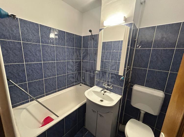 Apartament cu 3 camere semidecomandat în Mihai Bravu