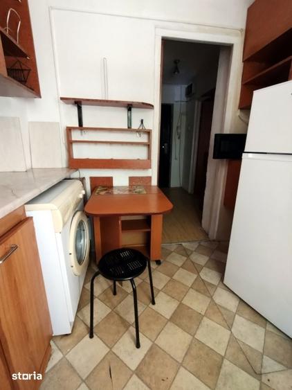 Garsonieră decomandată în Titan