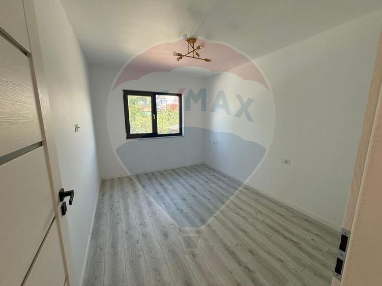 Casă individuală cu 5 camere cu Canalizare în Bariera Vâlcii