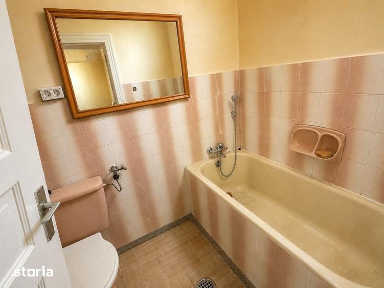 Casă cu 5 camere semidecomandat cu Teren 500 Mp în Central