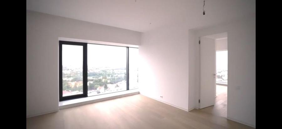Penthouse cu 5 camere decomandat în Barbu Văcărescu