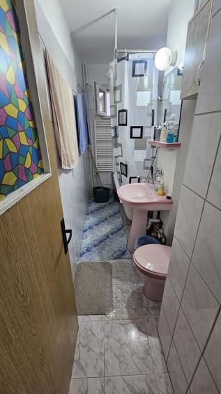 Inchiriez o camera intr-un apartament cu 2 camere - 4
