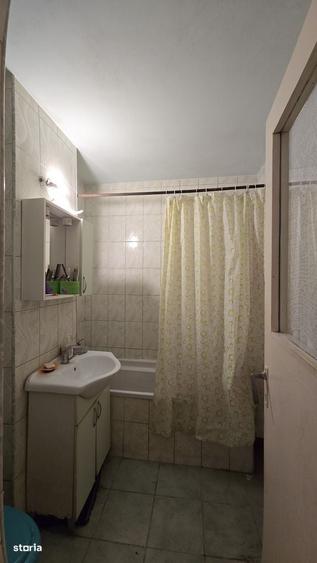 Apartament cu 3 camere decomandat în Vitrometan