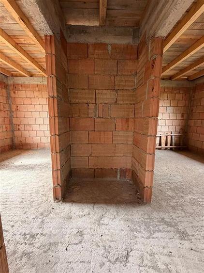 Casă individuală cu 4 camere cu Teren 500 Mp în Bod