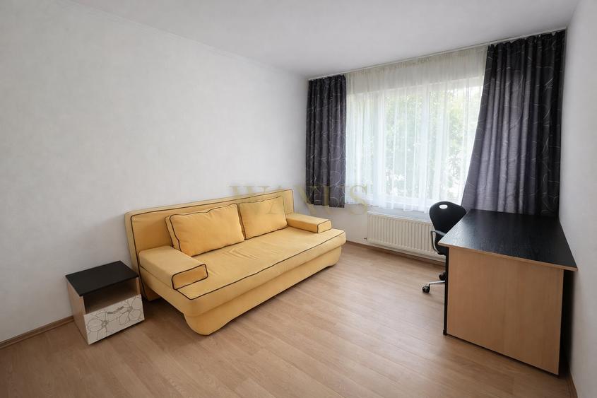 Apartament cu 3 camere semidecomandat, mobilat în Bună Ziua