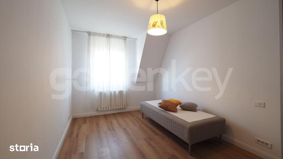 Casă cu 7 camere cu Teren 250 Mp în Central
