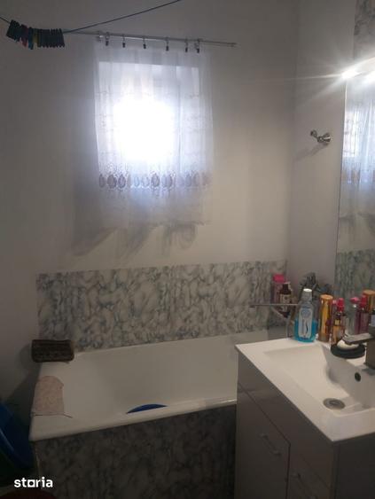 Apartament cu 2 camere decomandat în Rovine