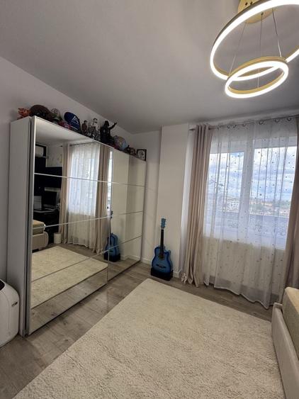 Apartament cu 3 camere semidecomandat în Central