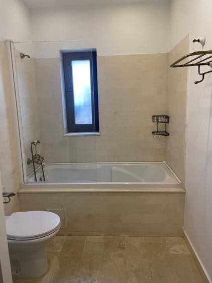 Duplex cu 8 camere cu Canalizare în Iancu Nicolae