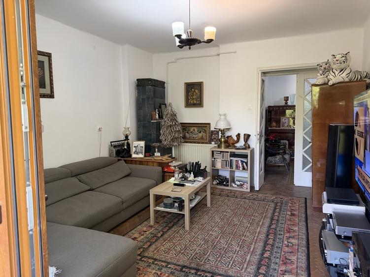 Apartament cu 3 camere decomandat în Cotroceni
