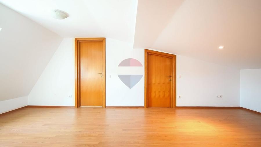 Apartament cu 3 camere decomandat, mobilat în Tractorul