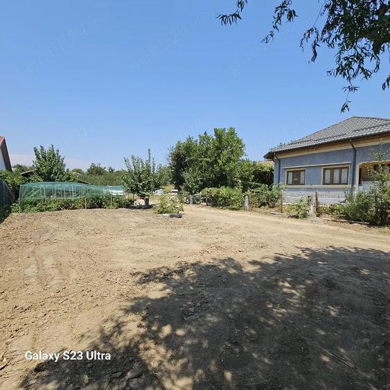 Casă cu 10 camere cu Teren 2500 Mp în Curcani