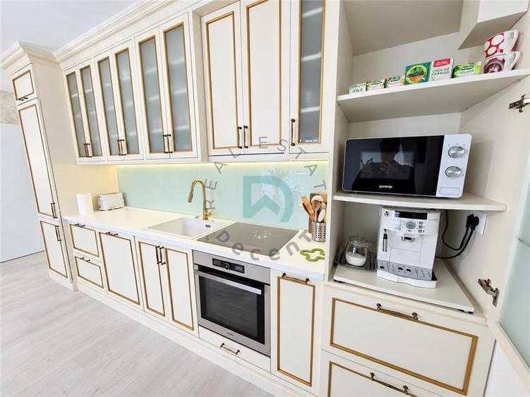Apartament cu 3 camere decomandat în Tractorul