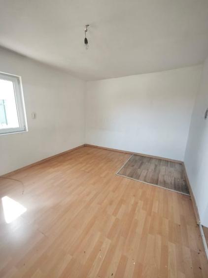 Casă individuală cu 3 camere cu Teren 900 Mp în Dănila