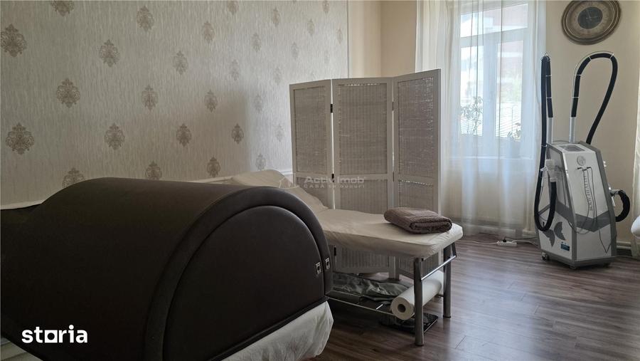 Casă cu 10 camere cu Teren 1302 Mp în Ultracentral
