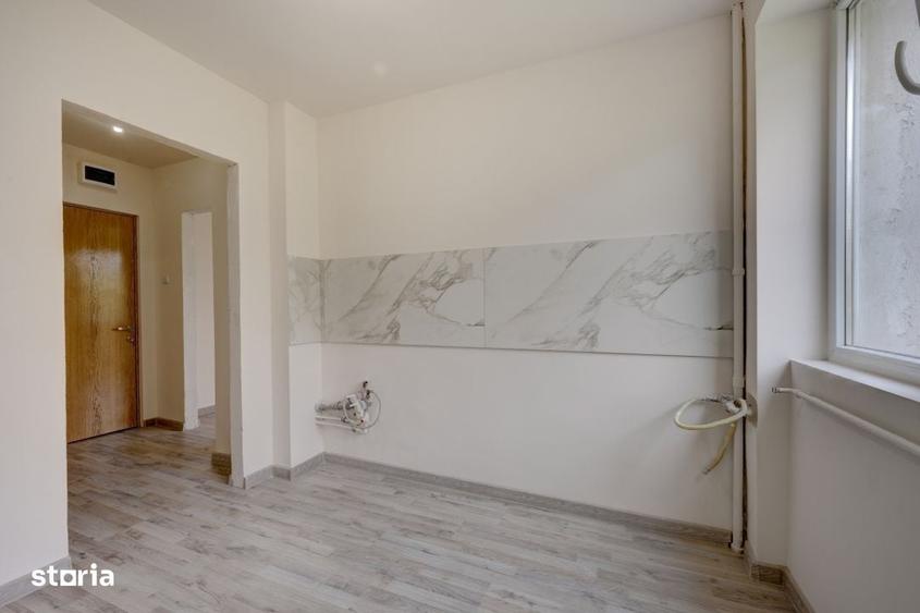 Apartament cu 3 camere semidecomandat în Titan