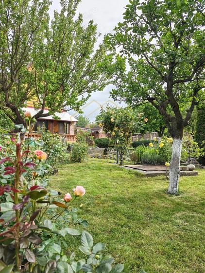 Casă cu 7 camere cu Teren 1323 Mp în Central