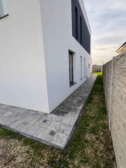 Duplex cu 5 camere cu Canalizare în Dumbrăvița