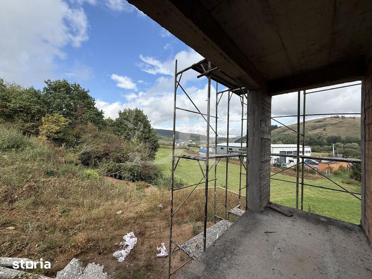 Casă cu 4 camere cu Teren 400 Mp în Luna
