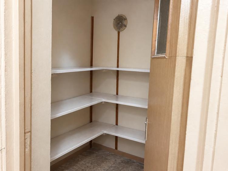Apartament cu 3 camere decomandat, mobilat în Titan