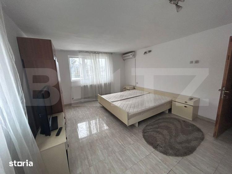 Casă cu 10 camere cu Teren 400 Mp în Romanești