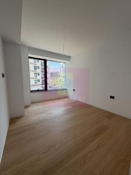 Apartament cu 4 camere decomandat în Lacul Tei