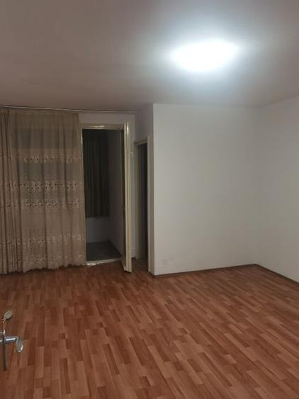 Garsonieră semidecomandată în Apărătorii Patriei